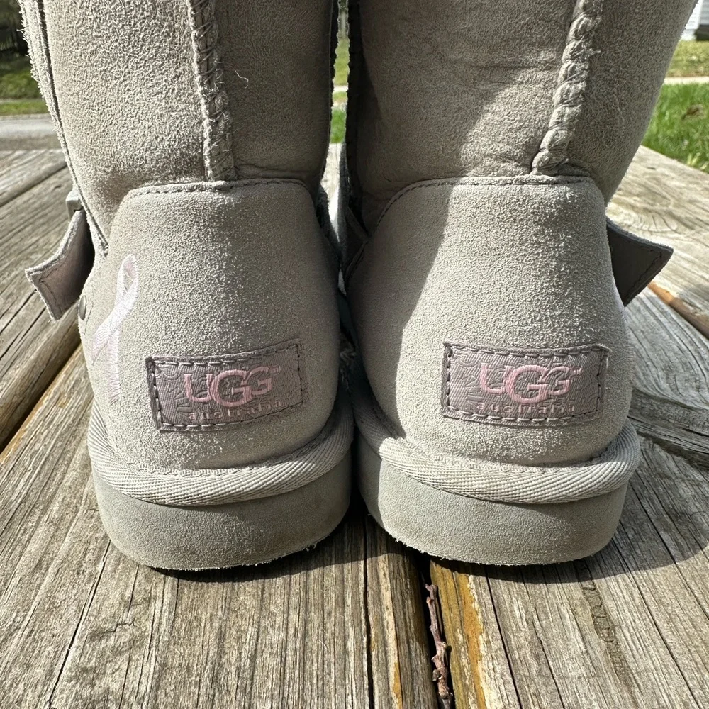 UGG Blaise Breast Cancer Limited Edition Women's Seal Size 8 - Picture 6 of 6